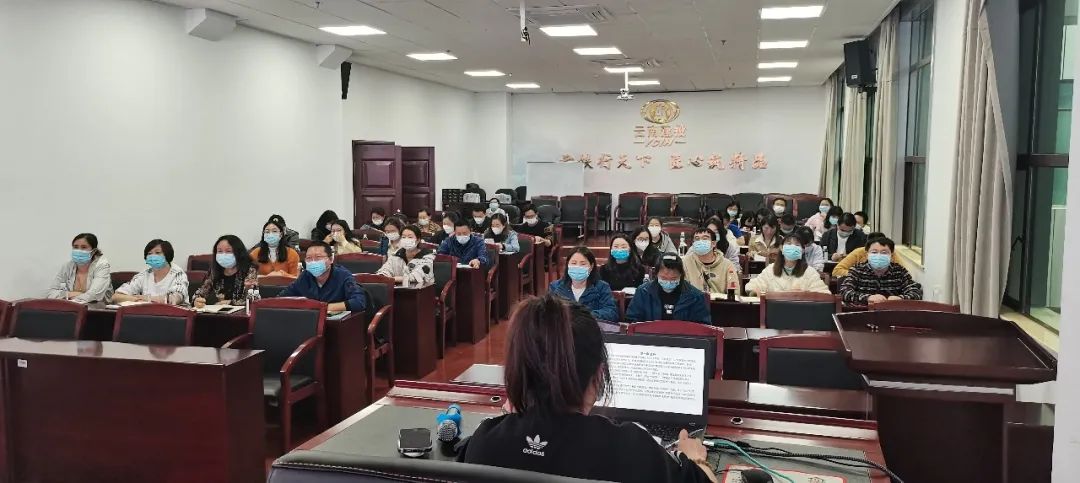 2022-05-25-公司財務部開展財務內部培訓.jpg