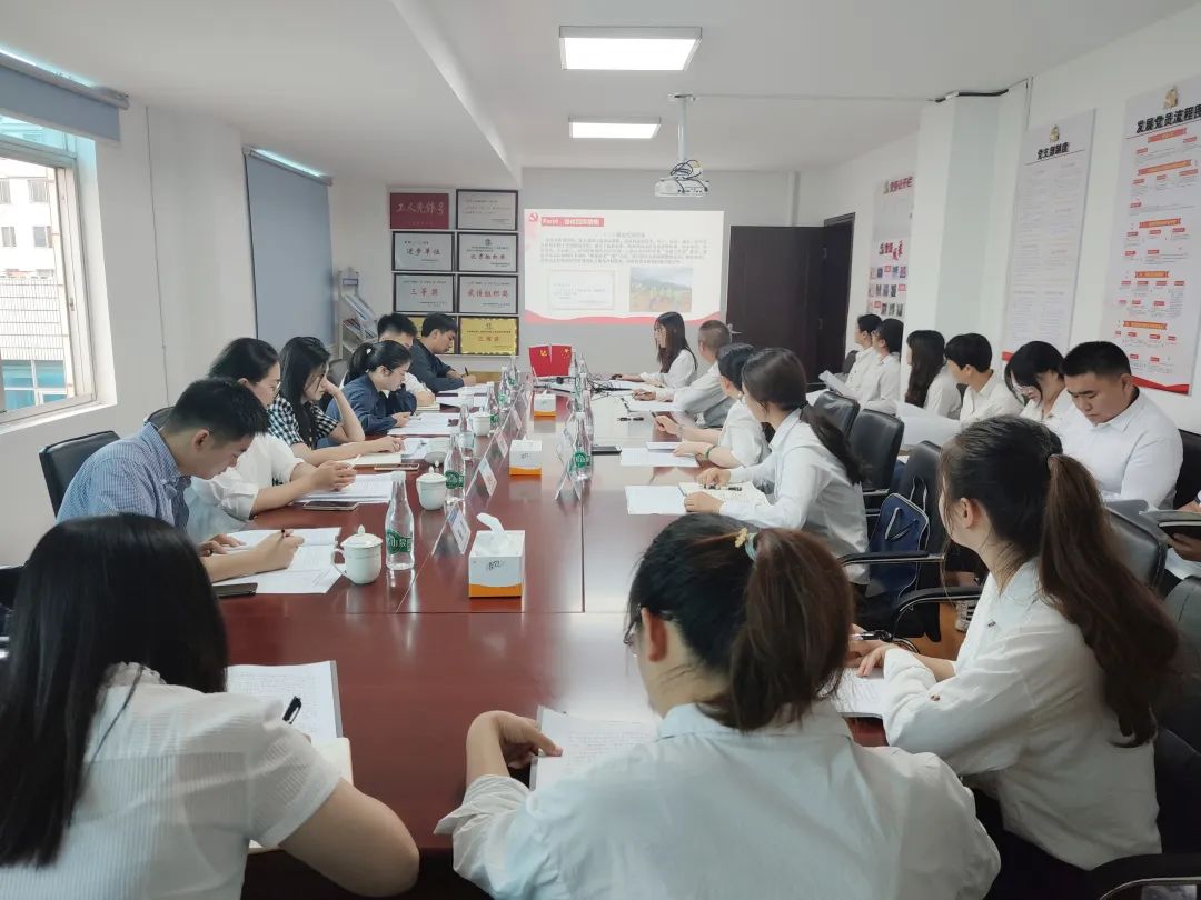 集團(tuán)到公司開展規(guī)范化建設(shè)示范黨支部遴選檢查1.jpg