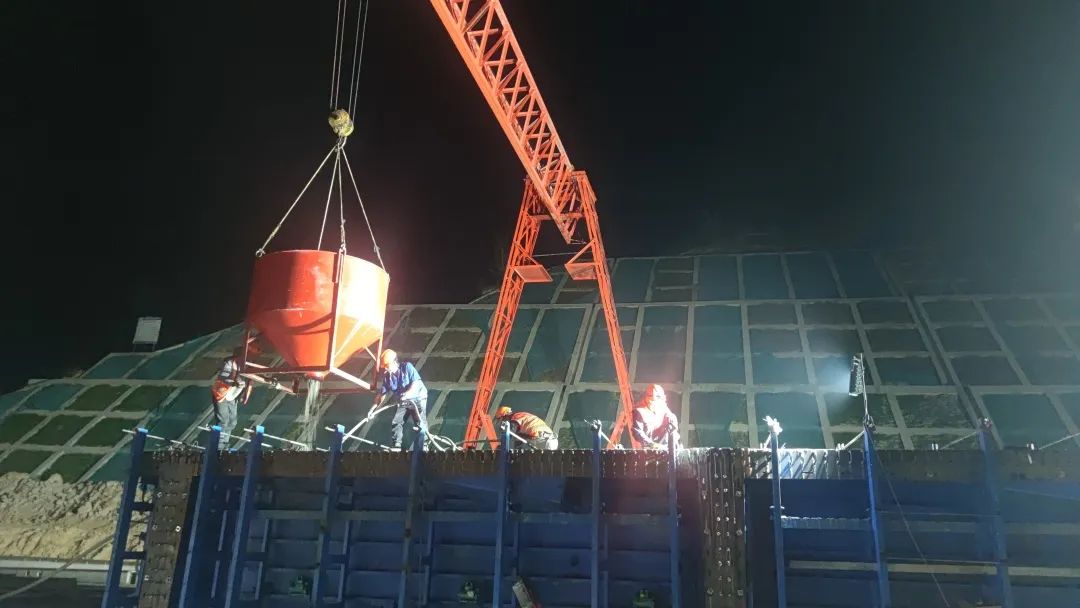 2023-3-2-那興項目首片40米T梁順利澆筑 金光祥到現(xiàn)場指導.jpg